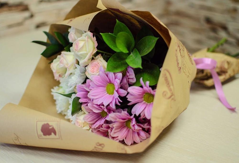 Букет цветов из: Розы и Хризантемы в Зиме