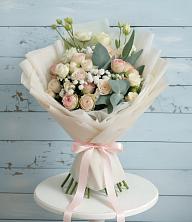 Букет цветов из:  Розы и Лизиантусы в Зиме