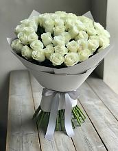 Букет 35 Белых роз в Зиме