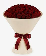 Букет 101 Бордовая роза Блэк Бакарра в Зиме
