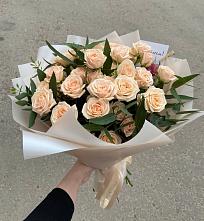 Букет Кремовые розы Латте в Зиме