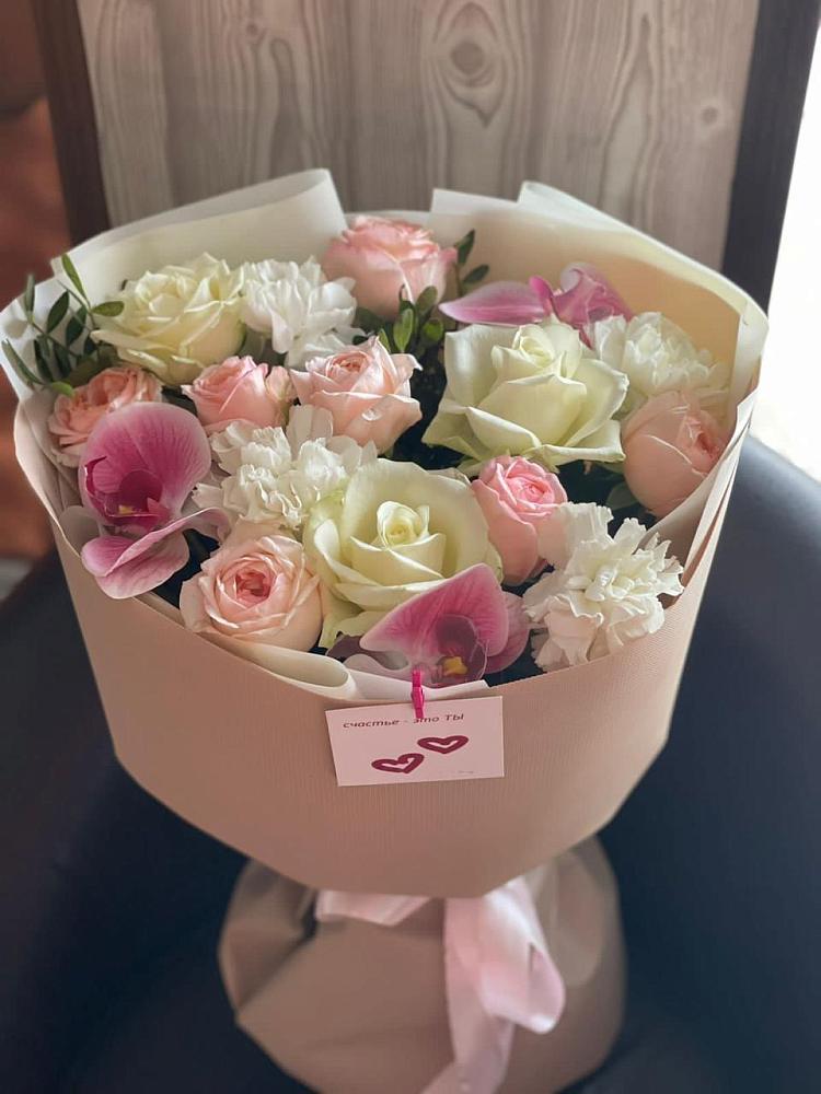 Букет цветов из: Орхидеи, Розы и Гвоздики в Зиме