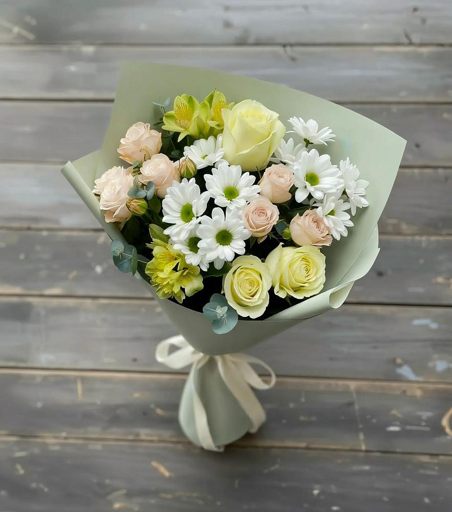 Букет цветов из: Альстромерии, Розы и Хризантемы в Зиме