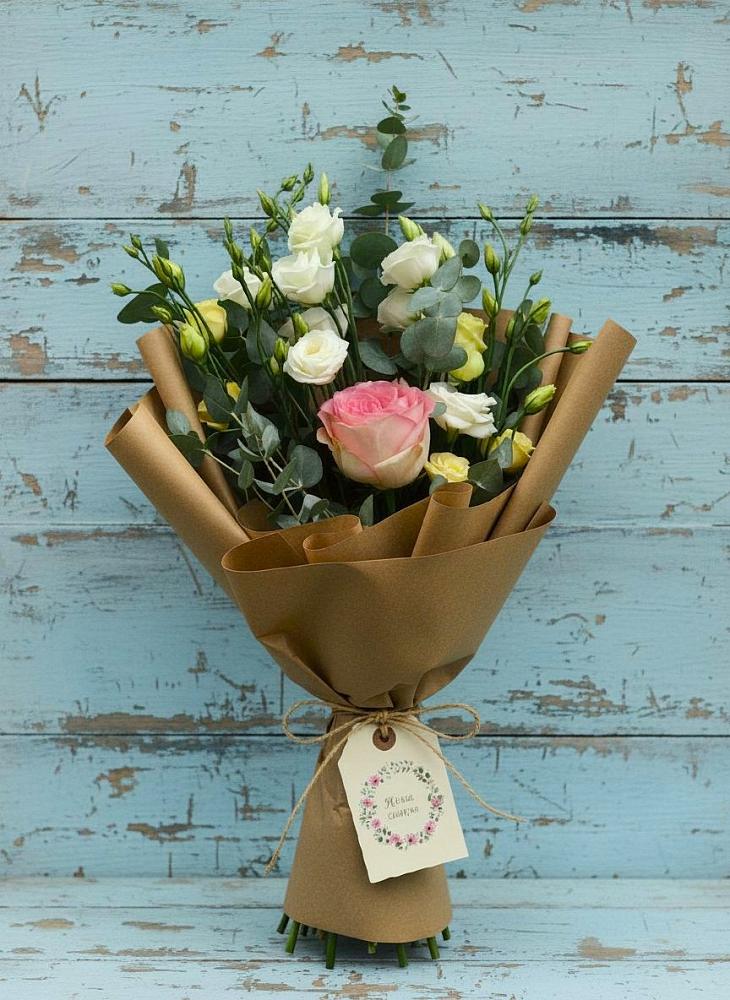 Букет цветов из: Розы и Лизиантусы в Зиме