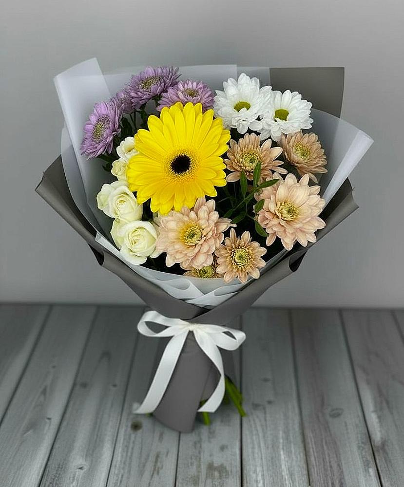 Букет цветов из: Розы, Герберы и Хризантемы в Зиме