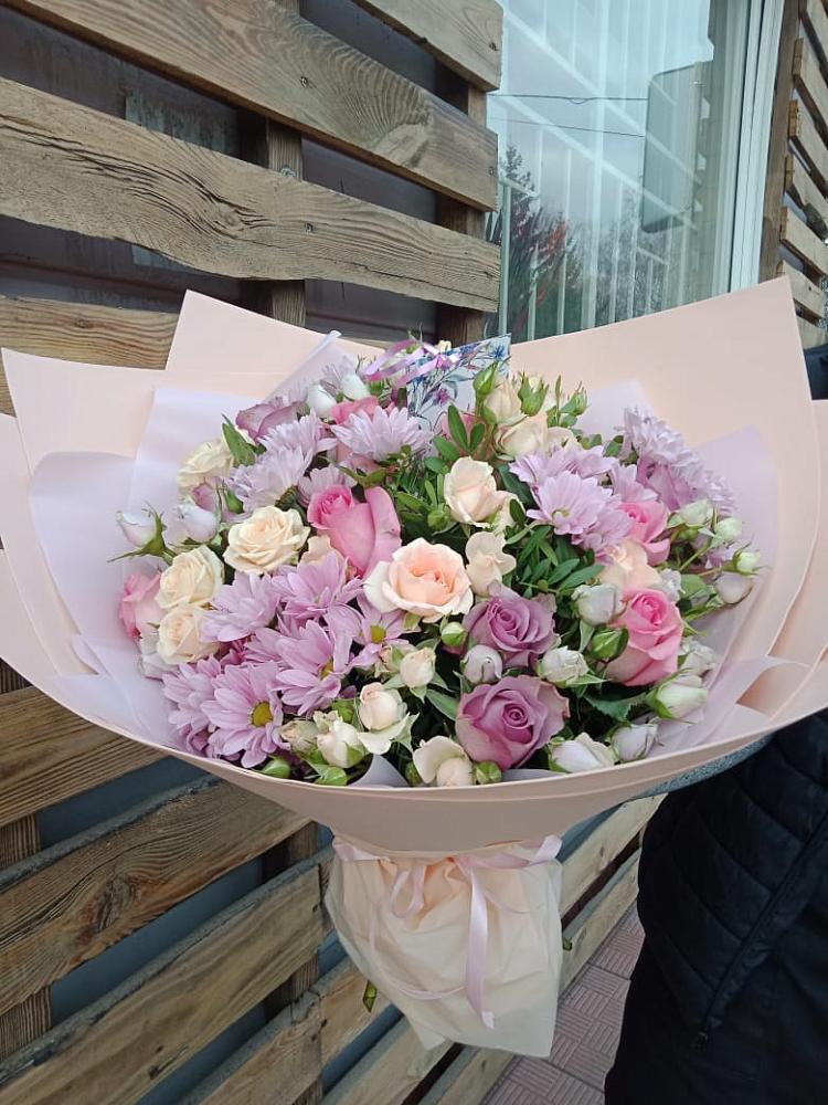 Букет цветов из: Розы и Хризантемы в Зиме