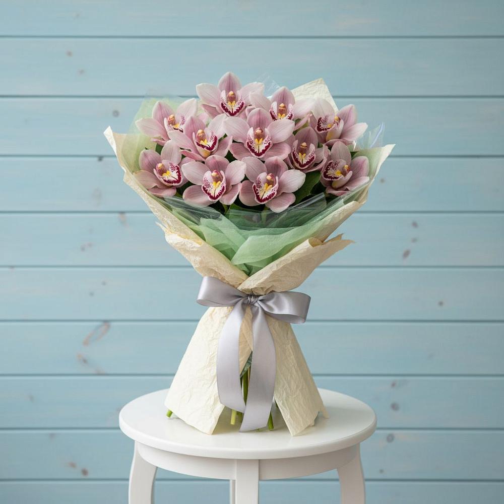 Букет цветов из: Орхидеи и Розы в Зиме