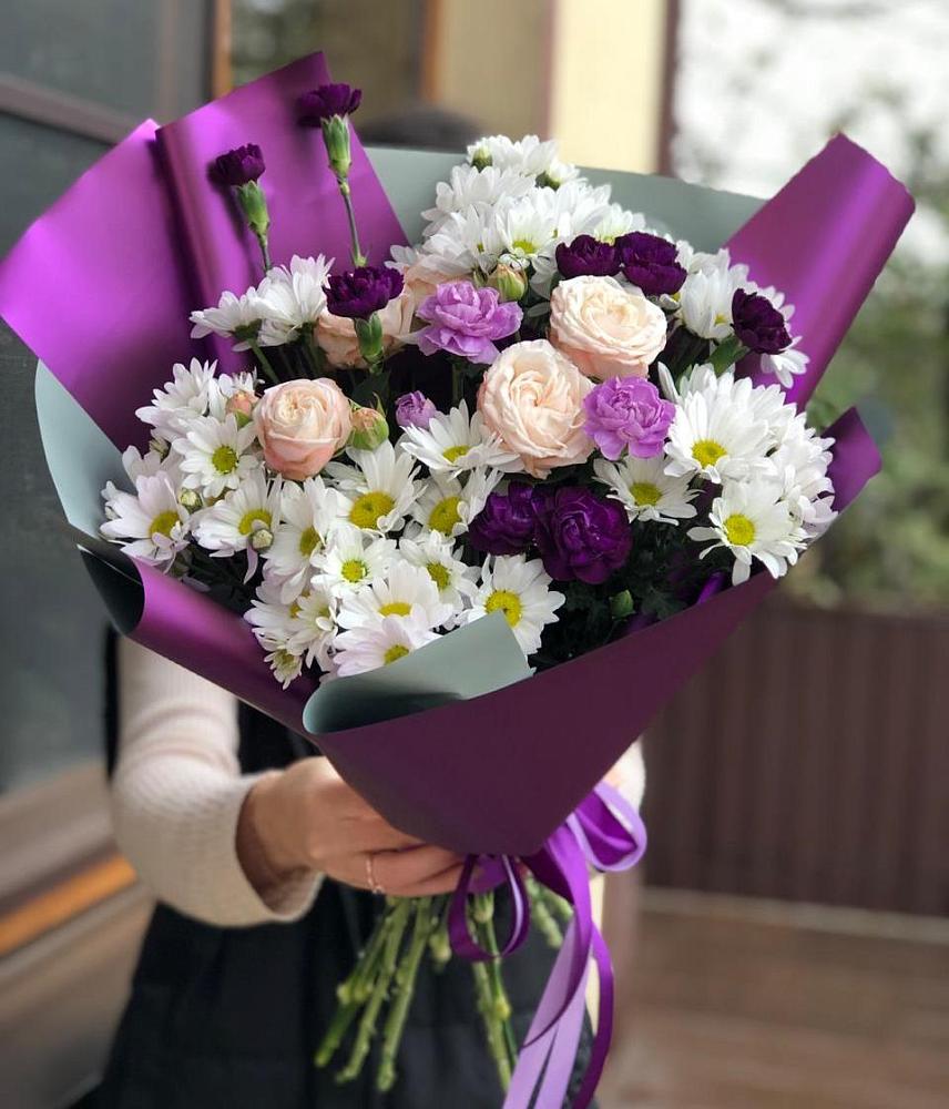 Букет цветов из: Хризантемы, Гвоздики и Розы в Зиме