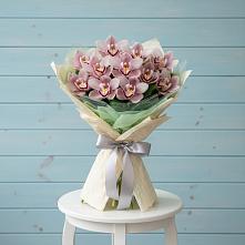 Букет цветов из:  Орхидеи и Розы в Зиме