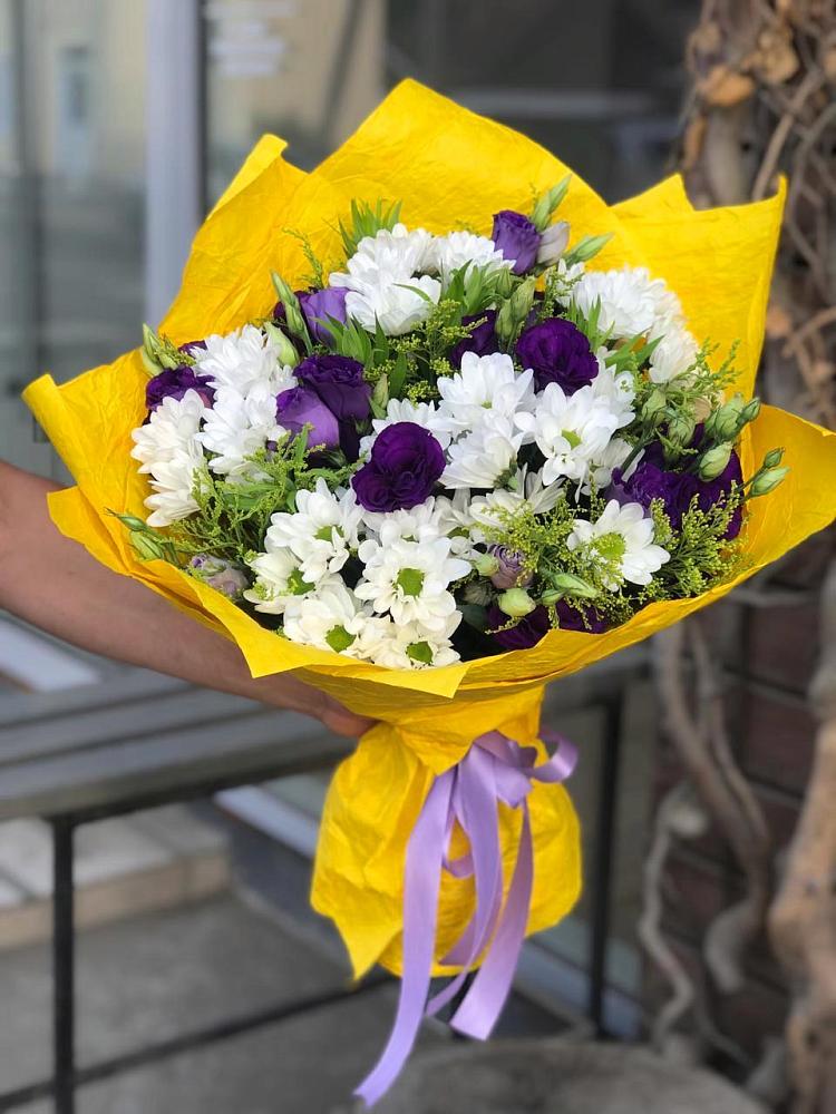 Букет цветов из: Ирисы, Хризантемы и Ромашки в Зиме