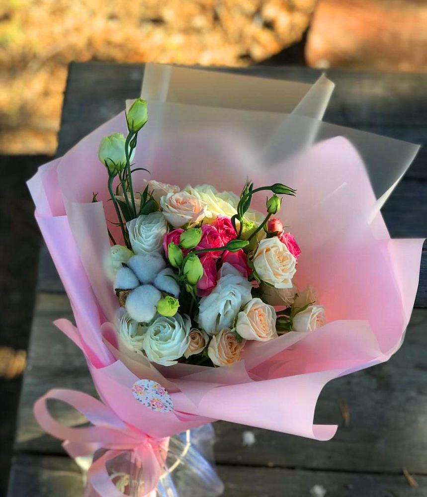 Букет цветов из: Розы и Лизиантусы в Зиме