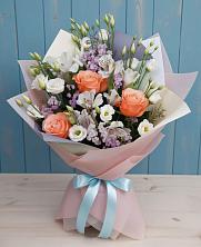 Букет цветов из:  Лизиантусы, Розы, Альстромерии и Гипсофила в Зиме