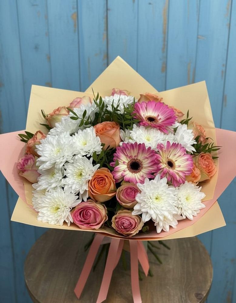 Букет цветов из: Розы, Герберы и Хризантемы в Зиме