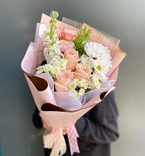 Букет цветов из:  Хризантемы и Розы в Зиме