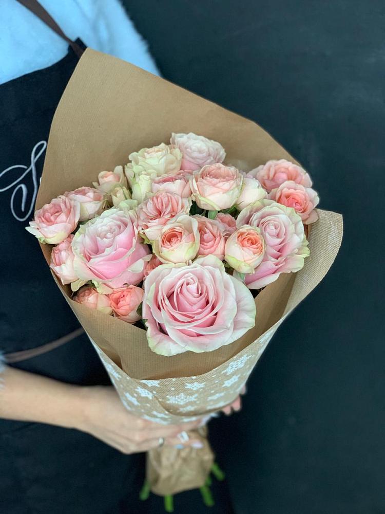 Букет цветов из: Хризантемы и Розы в Зиме