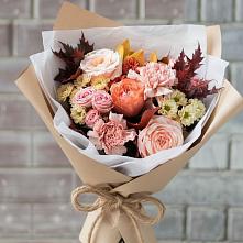 Букет цветов из:  Гвоздики, Хризантемы и Розы в Зиме