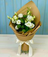 Букет цветов из:  Хризантемы и Лизиантусы в Зиме