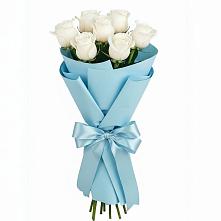 Букет 7 белых роз Проуд в Зиме