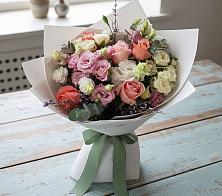 Букет цветов из:  Розы, Лизиантусы и Гвоздики в Зиме