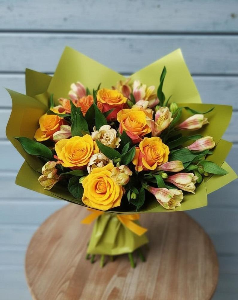 Букет цветов из: Альстромерии и Розы в Зиме