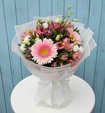 Букет цветов из:  Герберы, Альстромерии и Лизиантусы #REPLACE_PRED# Зиме