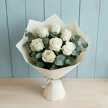Букет Белые розы в Эвкалипте в Зиме