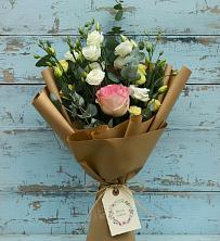 Букет цветов из:  Розы и Лизиантусы в Зиме
