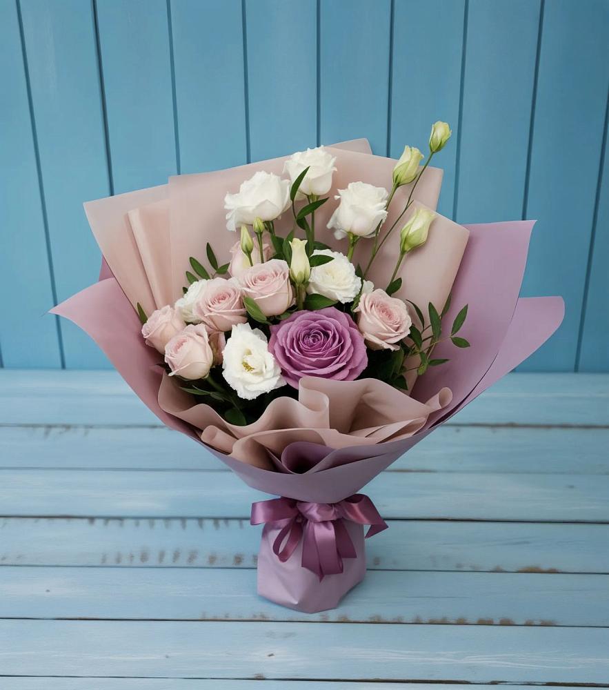 Букет цветов из: Розы и Лизиантусы в Зиме