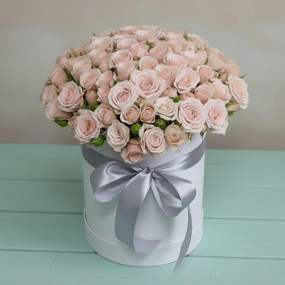 Цветочная композиция из Розы в шляпной коробке в Зиме